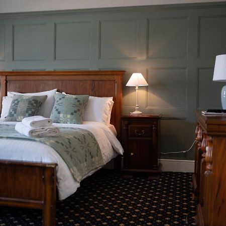 Hotel The Bear, Cowbridge Zewnętrze zdjęcie