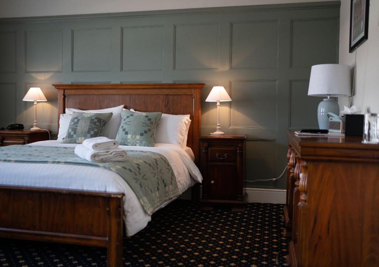 Hotel The Bear, Cowbridge Zewnętrze zdjęcie