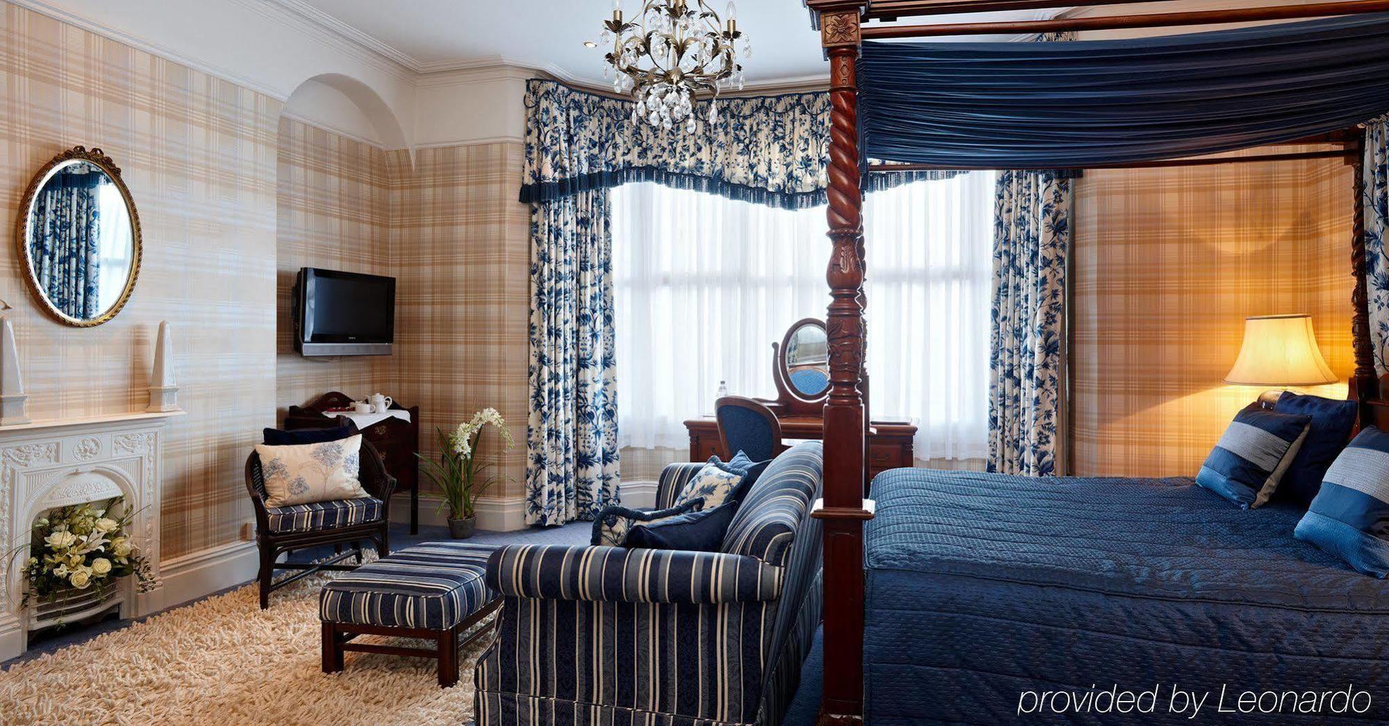Hotel The Bear, Cowbridge Zewnętrze zdjęcie