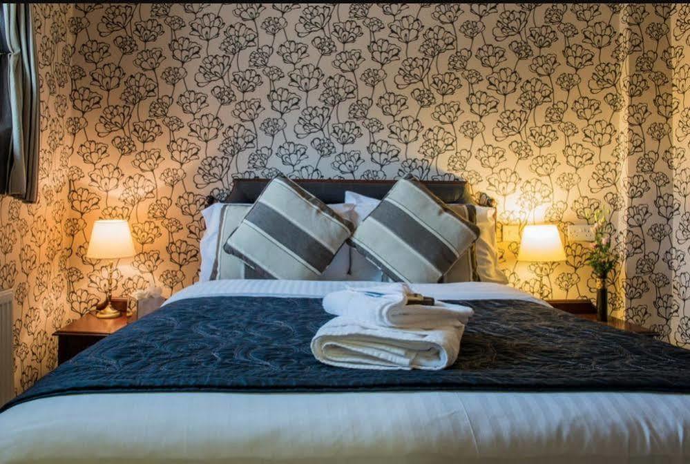 Hotel The Bear, Cowbridge Zewnętrze zdjęcie