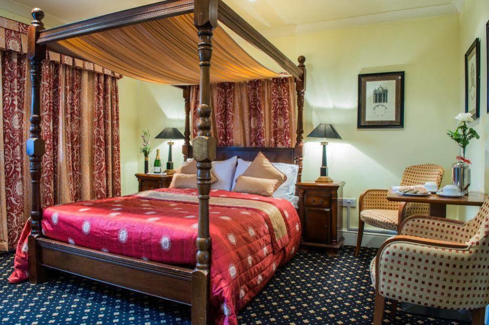 Hotel The Bear, Cowbridge Zewnętrze zdjęcie