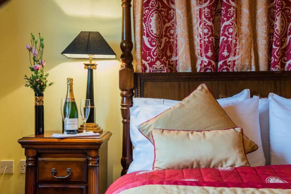 Hotel The Bear, Cowbridge Zewnętrze zdjęcie